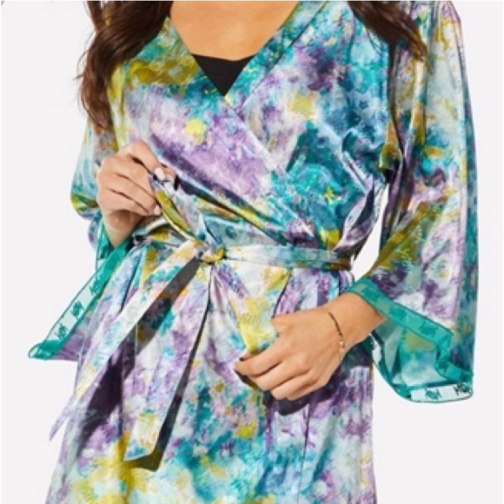 Yitty robe NEW